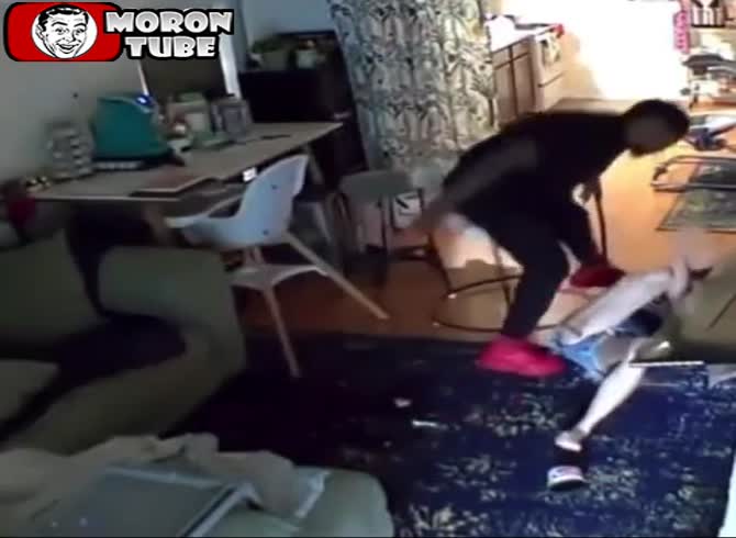 Video :Shock - A public warning after an American football player was caught on camera abusing his former partner
